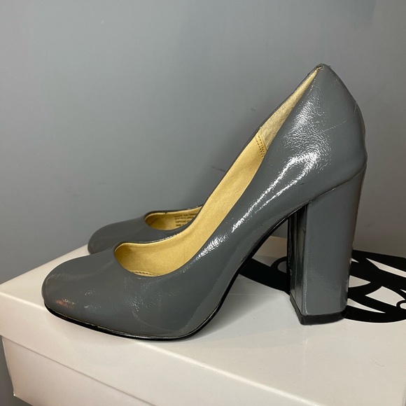 Chinese Laundry - 3.5” block heel - “Devote” - size 5.5 - grey - good condition - Picture 1 of 9